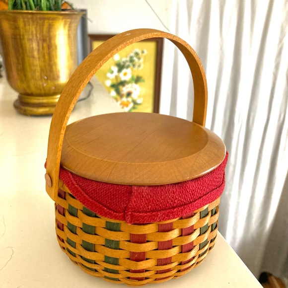 Signed 2003 LONGABERGER Caroling Basket w/ Woodcrafts Lid - Picture 3 of 10